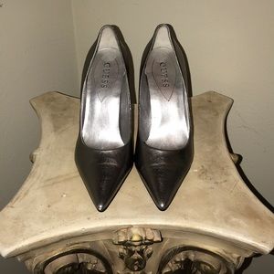 GUESS metallic pumps 8.5